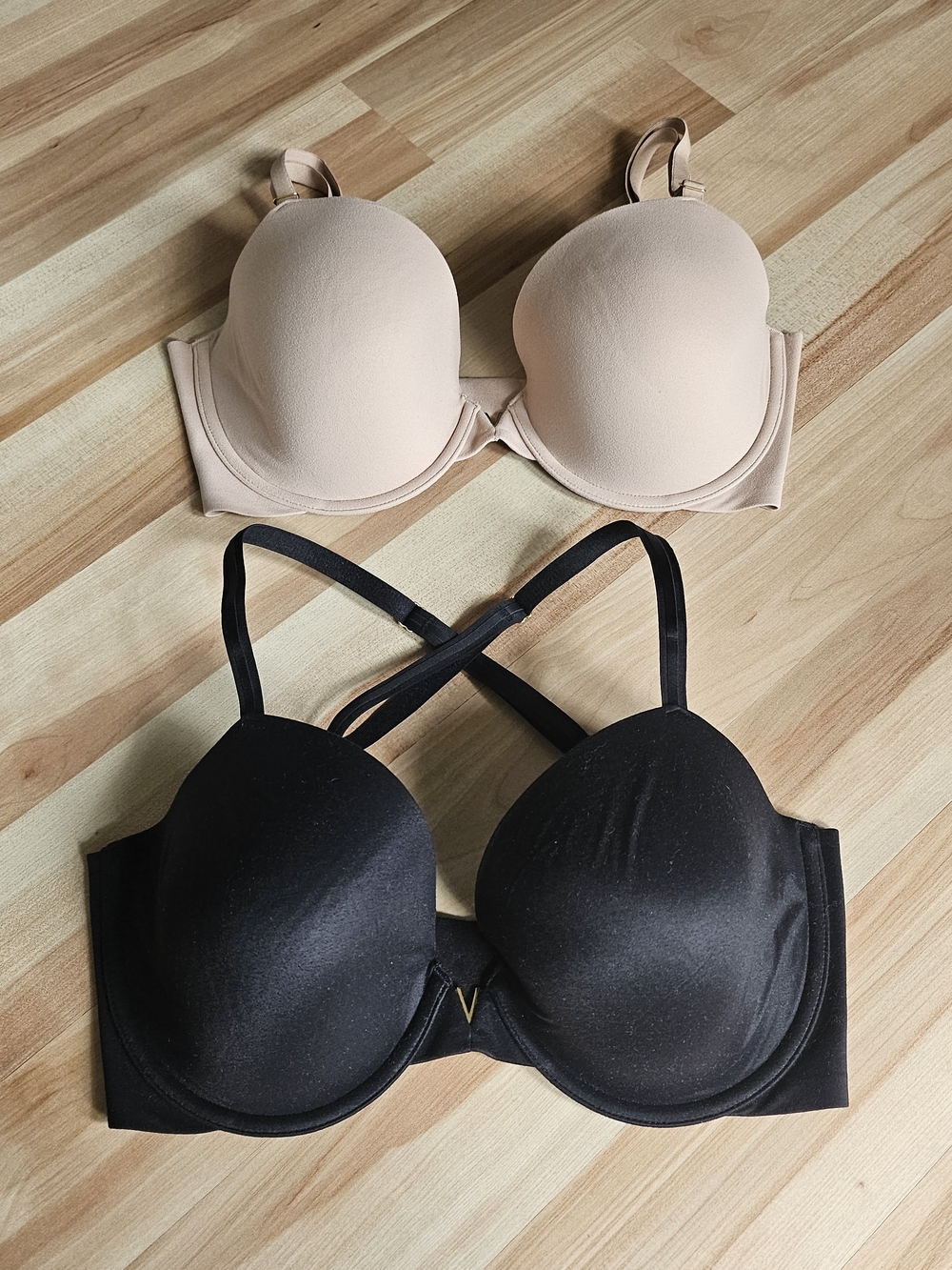 32DDD Victoria's Secret Smooth T-Shirt Bra Duo in Nude and Black
